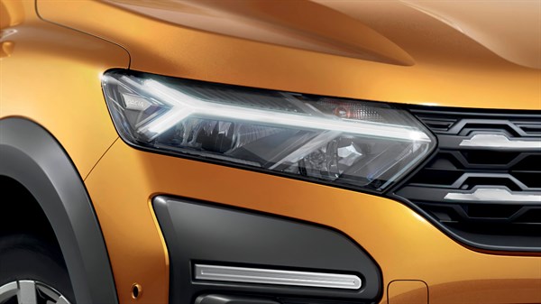 the front right lights of the sandero stepway