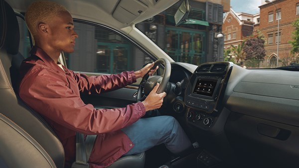 steering wheel and man driving a dacia spring